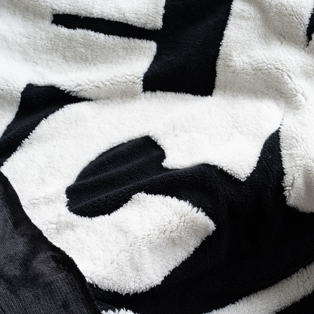 Kuscheldecke Logo schwarz
